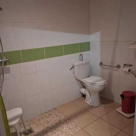 Le Duzon Nyaraló *